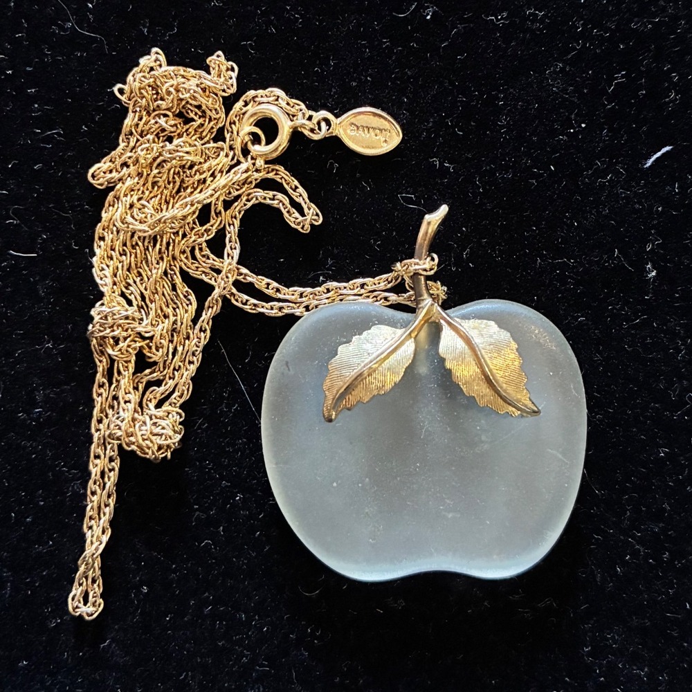 Avon Vintage Frosted Glass Apple Pendant Necklace Gold Tone Leaf EUC Lucite